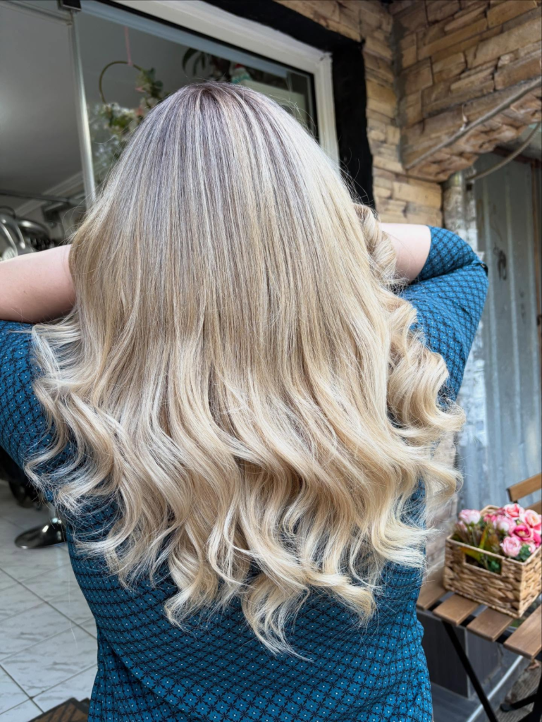 Изкуството на Френския Балеаж: Свободата да "рисуваш" без фолио (Freehand Techniques) 5 hellobeautysalonvarna after